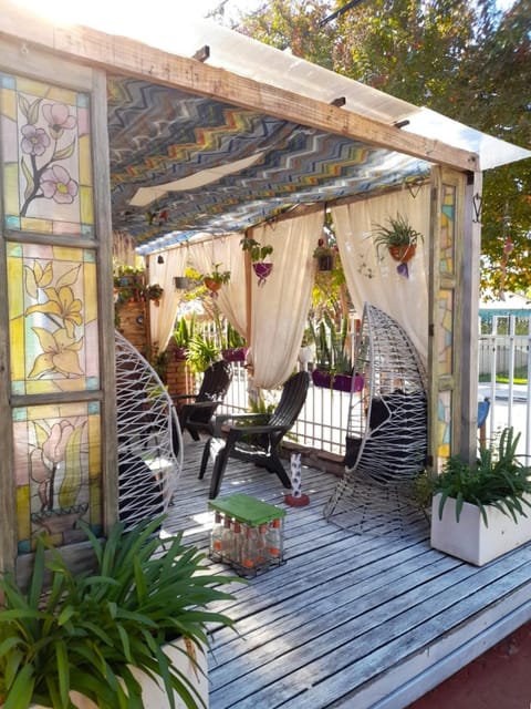 Patio, Off site, Day, Garden, Garden, Balcony/Terrace, Living room, Seating area, Garden view, sunbed