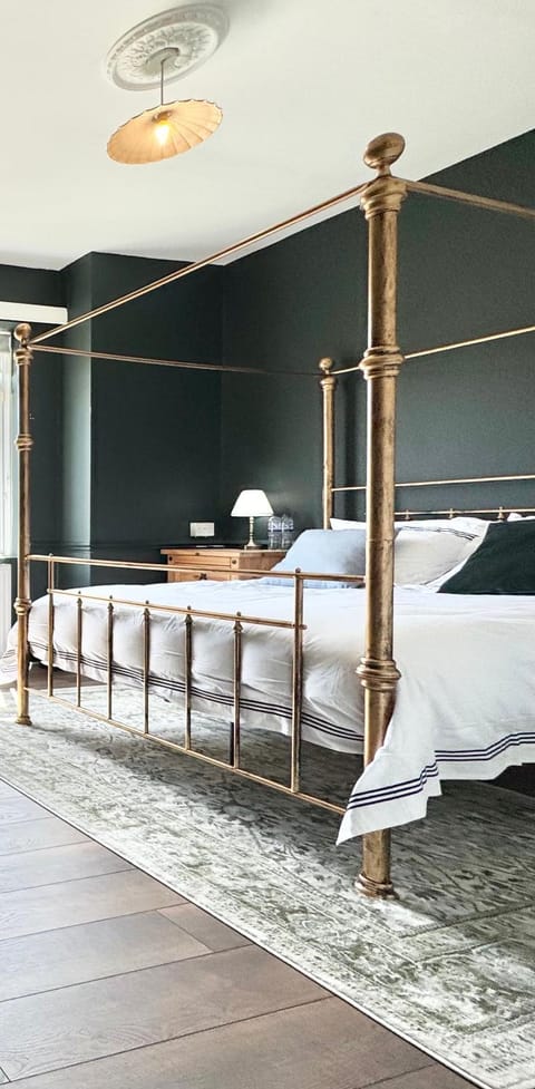 29 The Lodge Boutique Grand Victorian Guest House Near Southampton Cruise Terminal, City Centre & The New Forest National Park - FREE PARKING - HIGH SPEED WIFI Vacation rental in Southampton