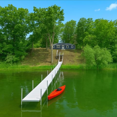 New! Private Lakefront Retreat 3BR 2BA Game Room House in Waterford Township