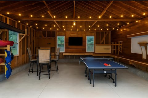 New! Private Lakefront Retreat 3BR 2BA Game Room House in Waterford Township