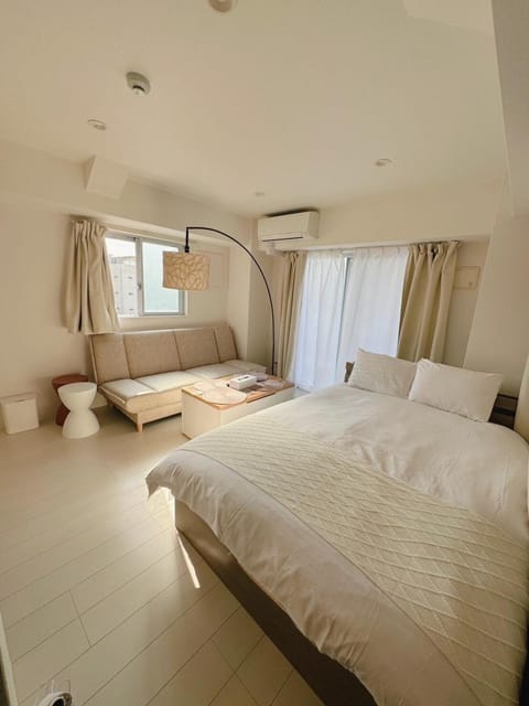 Bed, Living room, Photo of the whole room, Bedroom