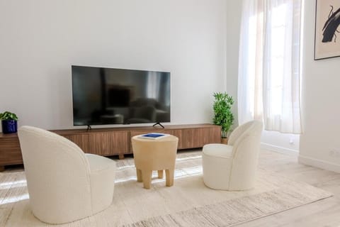 Lux PH Gem 3BR 200m palais and beach Apartment in Cannes