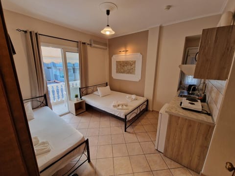 Bed, TV and multimedia, Coffee/tea facilities, Kitchen or kitchenette, Photo of the whole room, Bedroom, toaster