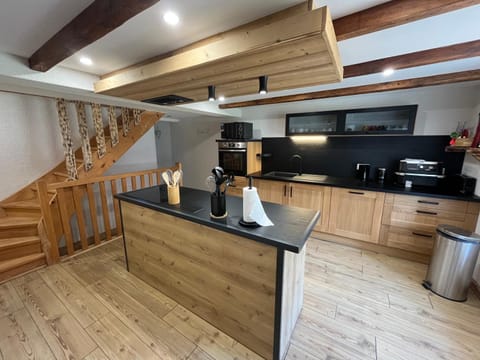Coffee/tea facilities, Kitchen or kitchenette, dishwasher, minibar, stove, kitchen