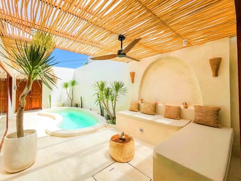 Pool view, Swimming pool, sunbed