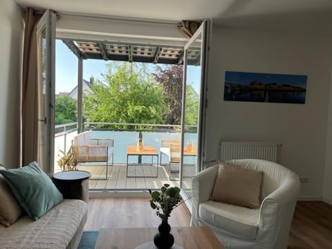 Patio, TV and multimedia, Balcony/Terrace, Living room