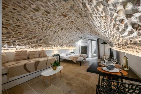 Bed, Living room, Photo of the whole room, Seating area, Dining area, Bedroom