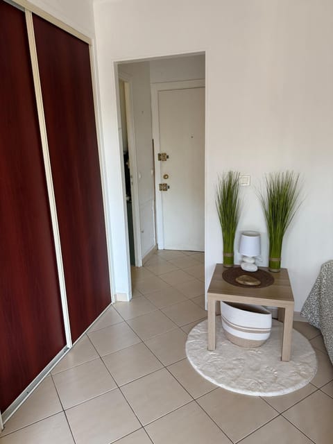 Studio proche de la mer, piscine, climatisation et wifi Apartment in Mandelieu-La Napoule