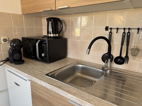 Coffee/tea facilities, stove