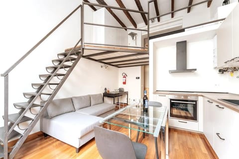 Kitchen or kitchenette, Living room, Seating area, Dining area