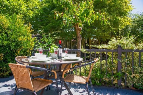Patio, Garden, Dining area, Garden view
