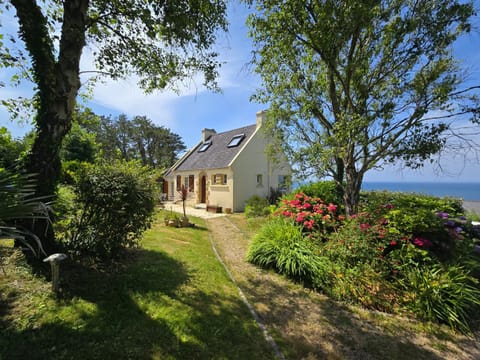 Property building, Day, Natural landscape, Garden, Garden view, Sea view