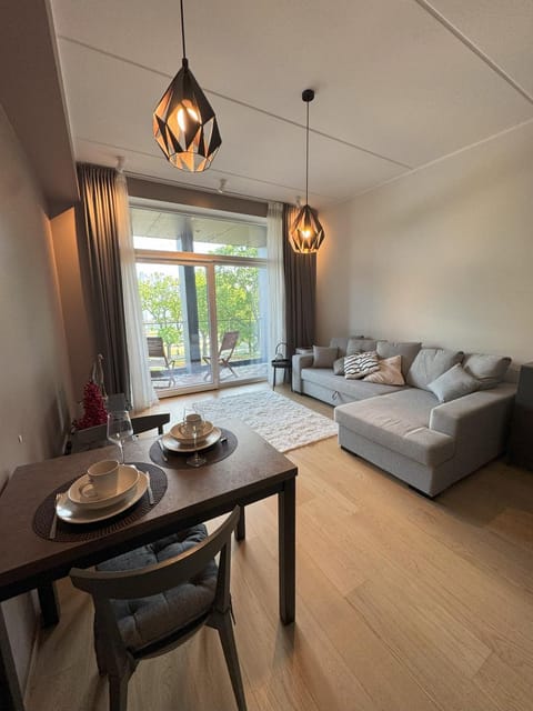 Bed, Living room, Photo of the whole room, Seating area, Dining area, Bedroom