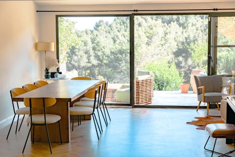 View (from property/room), Dining area, Garden view