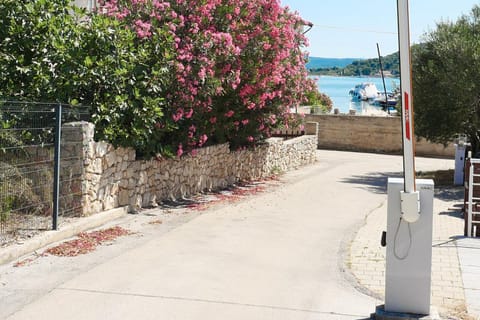 Murter - New apartment near Podvrske beach Apartment in Murter