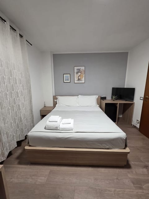 TV and multimedia, Photo of the whole room, Bedroom, towels