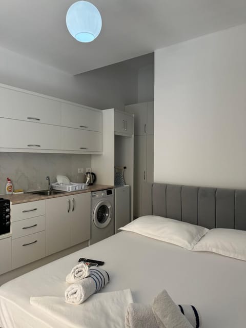 Bed, Kitchen or kitchenette