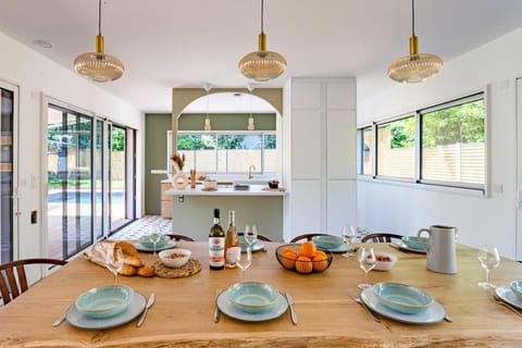 Coffee/tea facilities, Food and drinks, Dining area, Breakfast, Drinks