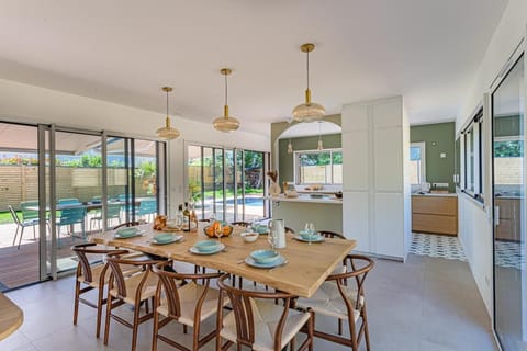 Seating area, Dining area