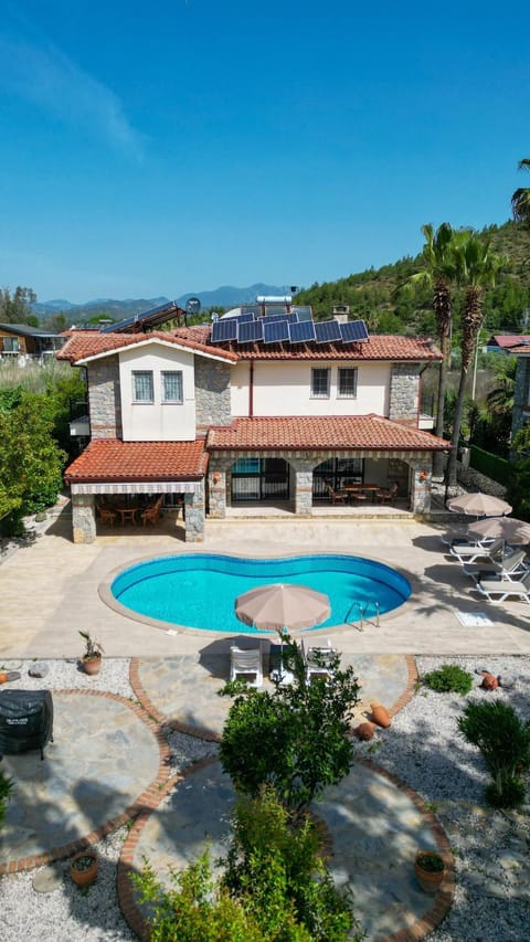 Property building, Day, Natural landscape, Mountain view, Pool view, Swimming pool, sunbed