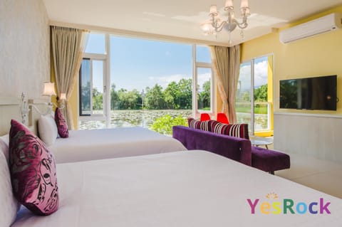 Photo of the whole room, Garden view, Mountain view