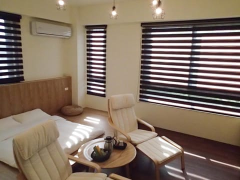 Living room, Photo of the whole room, Decorative detail, Bedroom