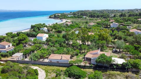 Villa con Giardino - Accesso Diretto alla Spiaggia Giunco Villa in Carloforte