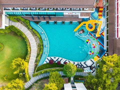 Swimming pool