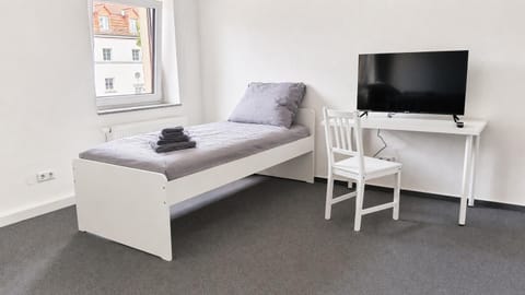 Communal lounge/ TV room, Bed, TV and multimedia, Photo of the whole room, Seating area, Evening entertainment, Bedroom, internet, towels