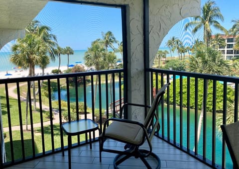 Natural landscape, Balcony/Terrace, Beach, Pool view, Swimming pool