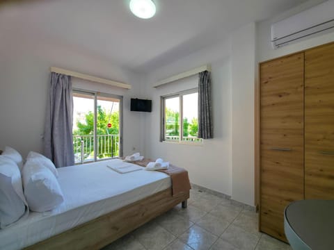 Bed, Photo of the whole room, Bedroom, towels, air conditioner