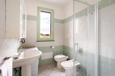 Shower, Bathroom, bidet, washing machine, washing machine