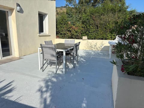 T2 climatisé avec piscine Apartment in Ghisonaccia