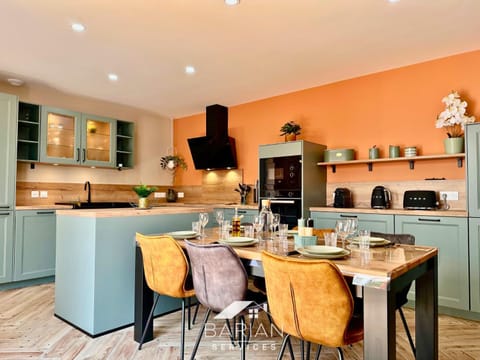Kitchen or kitchenette, Living room, Dining area, dishwasher, stove
