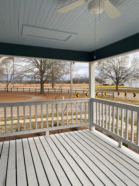 Cozy Chestnut Cottage- Downtown favorite! House in Tupelo