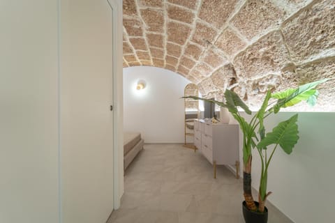 TV and multimedia, Decorative detail, Bedroom, internet, air conditioner