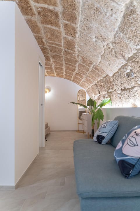 Bed, Living room, Photo of the whole room, Seating area, Bedroom, internet, air conditioner