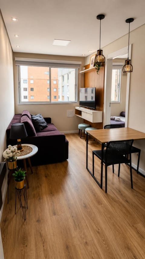 Restaurant/places to eat, Communal lounge/ TV room, TV and multimedia, Living room, Seating area, air conditioner
