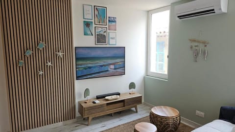 TV and multimedia, Living room, air conditioner