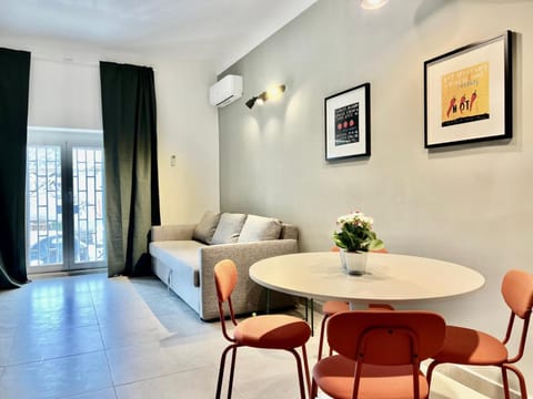 Living room, Seating area, Dining area, air conditioner