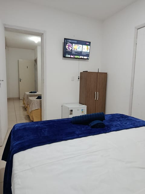 Bed, TV and multimedia, Bedroom