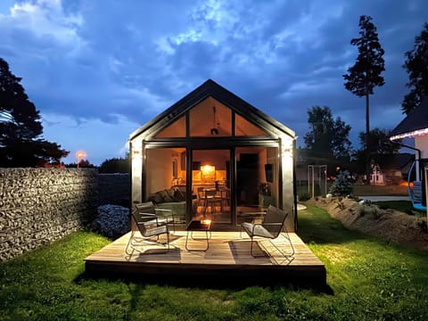 Property building, Patio, Garden, Living room, Seating area, Dining area