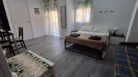 Bed, Seating area, Bedroom