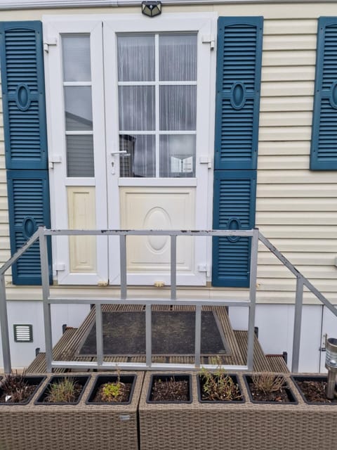 Stacaravan 104 met 4 slaapplaatsen Campground/
RV Resort in Bredene