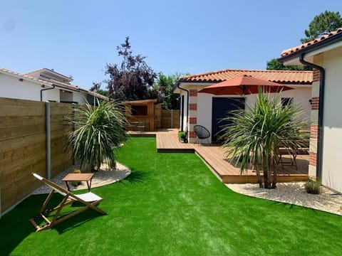 Patio, Day, Garden, Garden view
