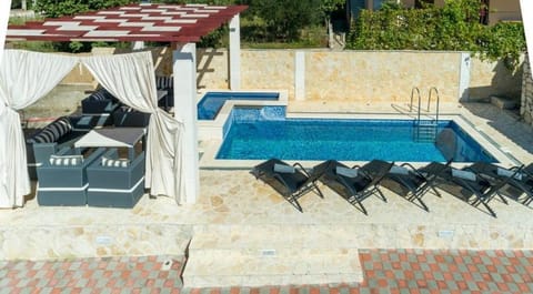 Villa Lara, Family Retreat with Sea View & Pool House in Biograd na Moru
