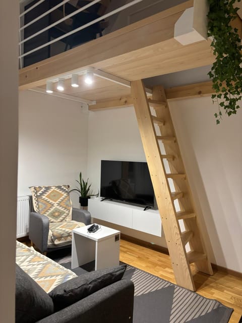 TV and multimedia, Living room, Seating area, Evening entertainment