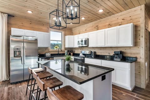 Coffee/tea facilities, Kitchen or kitchenette, dishwasher, minibar, oven, stove, toaster