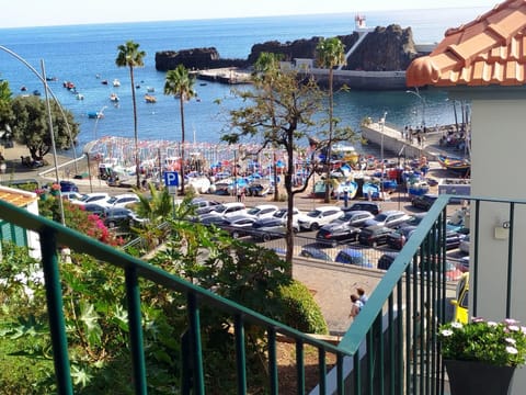 Property building, Nearby landmark, Day, Neighbourhood, Natural landscape, View (from property/room), Balcony/Terrace, Beach, Sea view, Location
