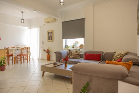 Living room, Seating area, Dining area, air conditioner